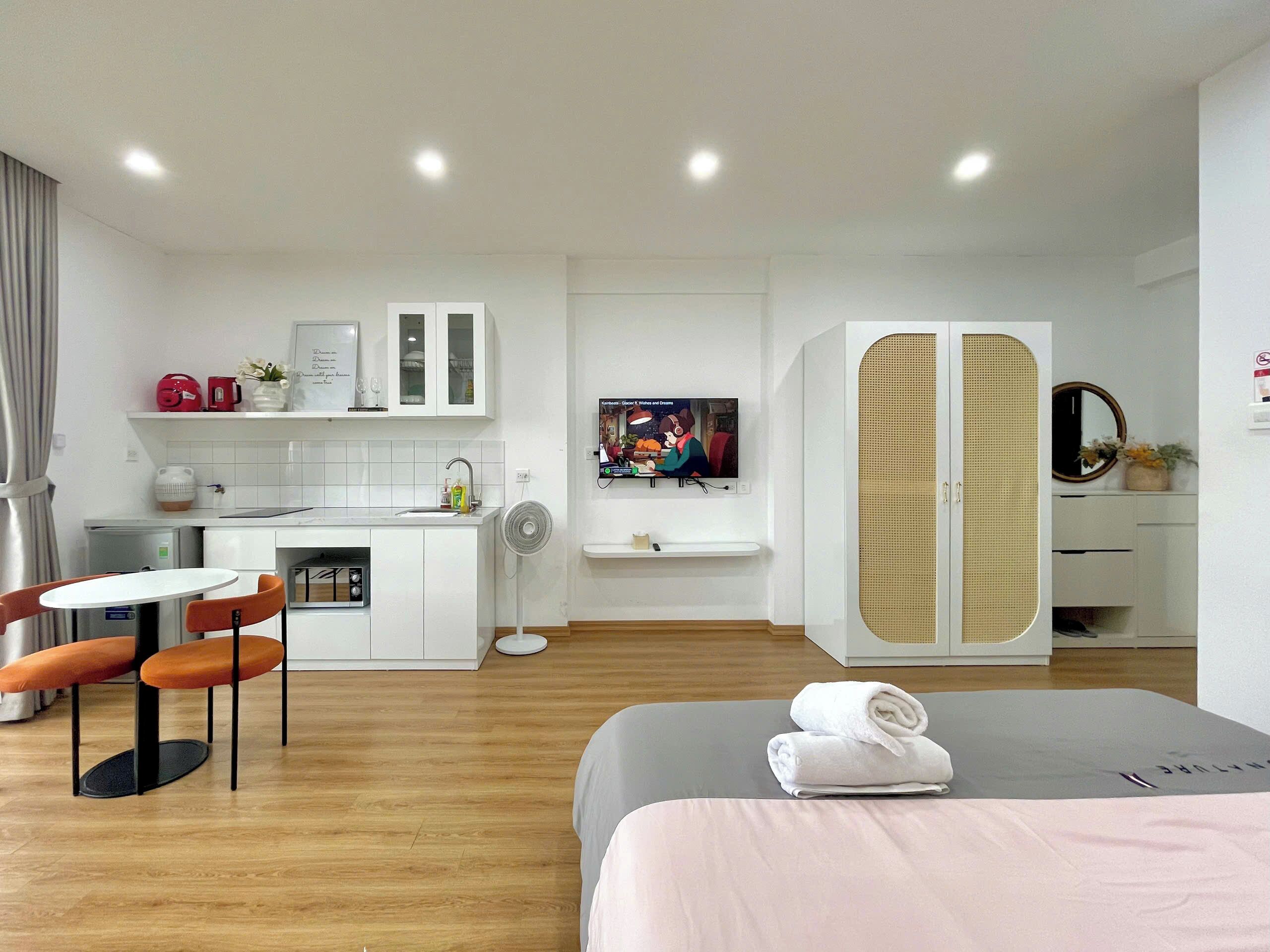 Standard Studio, Balcony | Hypo-allergenic bedding, individually furnished, desk, laptop workspace