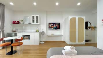 Standard Studio, Balcony | Hypo-allergenic bedding, individually furnished, desk, laptop workspace