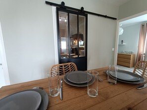 Dining - Appartement Confort Laval (Laval)