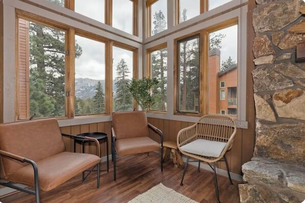 المنشأة من الداخل