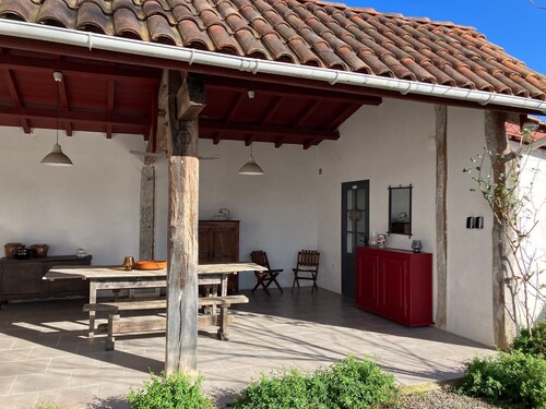 Quiet apartment at the foot of the Rhune with lovely grounds