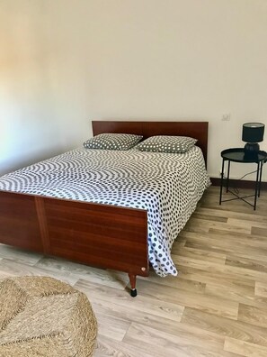 2 chambres, fer et planche à repasser, draps fournis