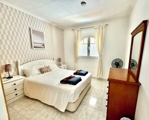 4 chambres, fer et planche à repasser, Wi-Fi gratuit, draps fournis