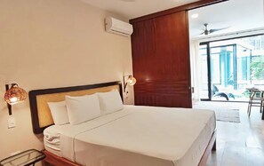 Apartment, 1 Bedroom, Pool View | Bathroom | Shower, towels