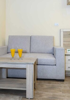 غرفة عائلية رباعية - إطلالة على الصحراء | مساحة عمل للكمبيوتر المحمول وستائر تعتيم وتجهيزات عازلة للصوت