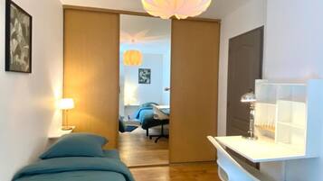 2 habitaciones, tabla de planchar con plancha, wifi y ropa de cama