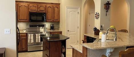 冰箱、微波炉、烤箱、炉灶