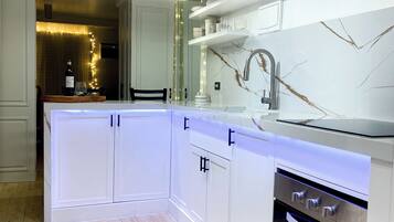 Micro-ondes, four, plaque de cuisson