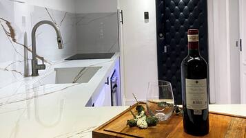 Micro-ondes, four, plaque de cuisson