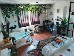 1 habitación, tabla de planchar con plancha, wifi y ropa de cama 