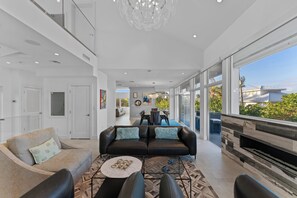 Smart TV, fireplace - Vero Beach / Beach Access, Ocean Views & Fireplace (Vero Beach)