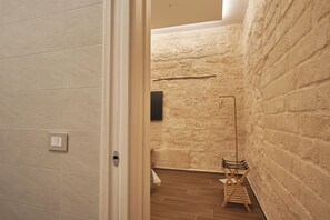 Standard Double Room, 1 King Bed, Private Bathroom | Soundproofing, free WiFi, bed sheets - La Home 1909 (Trani)