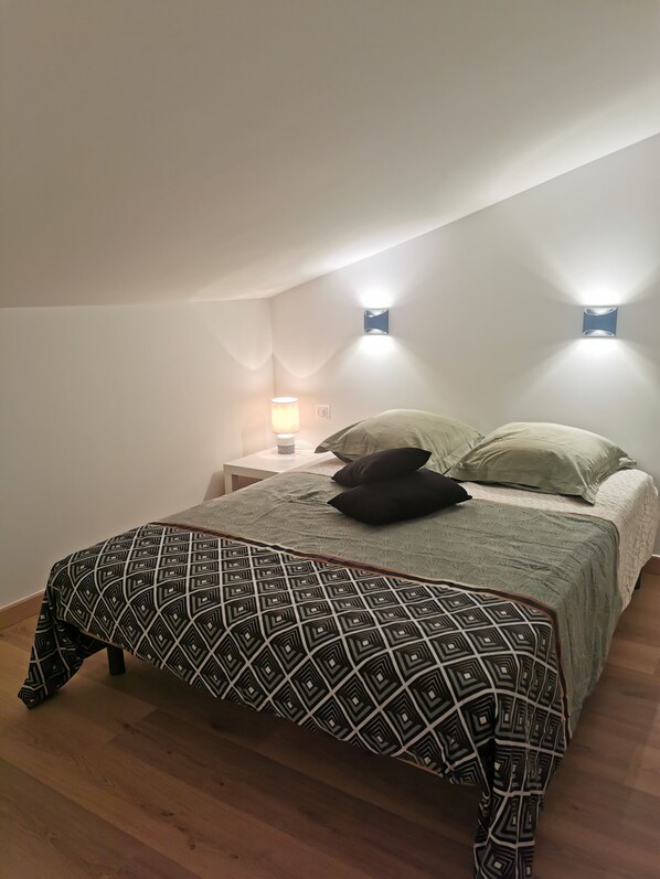 1 soverom, strykejern/-brett og sengetøy