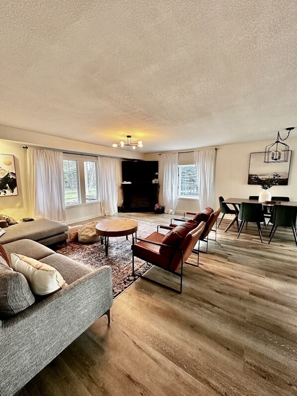 Smart TV, fireplace, offices, printers