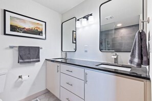 Kabin, kamar mandi pribadi, pemandangan kota (711 Stadium Container CH) | Kamar mandi