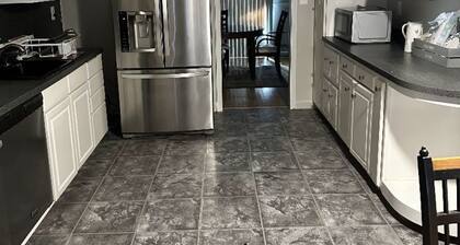 Spacious 4-bedroom house in nice Oxon Hill with WiFi, fitness room