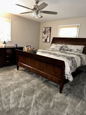 4 soverom, strykejern/-brett, wi-fi og sengetøy