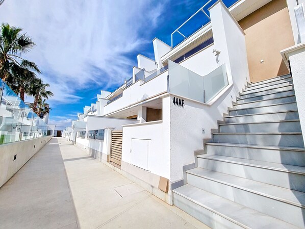 المنشأة من الخارج