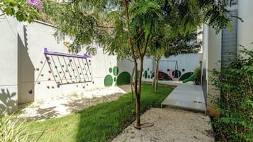 儿童活动区 - 室外