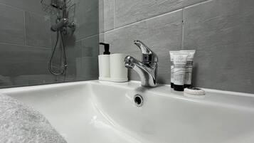 House | Bathroom | Shower, free toiletries, hair dryer, towels