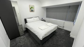 House | 4 bedrooms, iron/ironing board, free WiFi, bed sheets