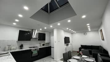 House | Private kitchen | Fridge, microwave, oven, stovetop
