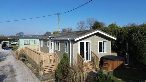 Cosy Newlands Lodge With Wood Fired Hot Tub