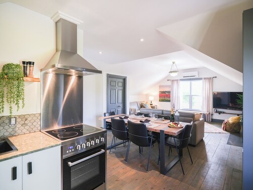 Cozy Loft in the Village of Virgil