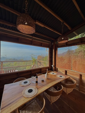 Deluxe Cabin, Ocean View | Living area | Flat-screen TV - La Casa del Mono (Santa Marta)