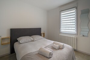 2 bedrooms, WiFi, bed sheets - House near the sea AOD, 300m from the beach for 5 people (Damgan)