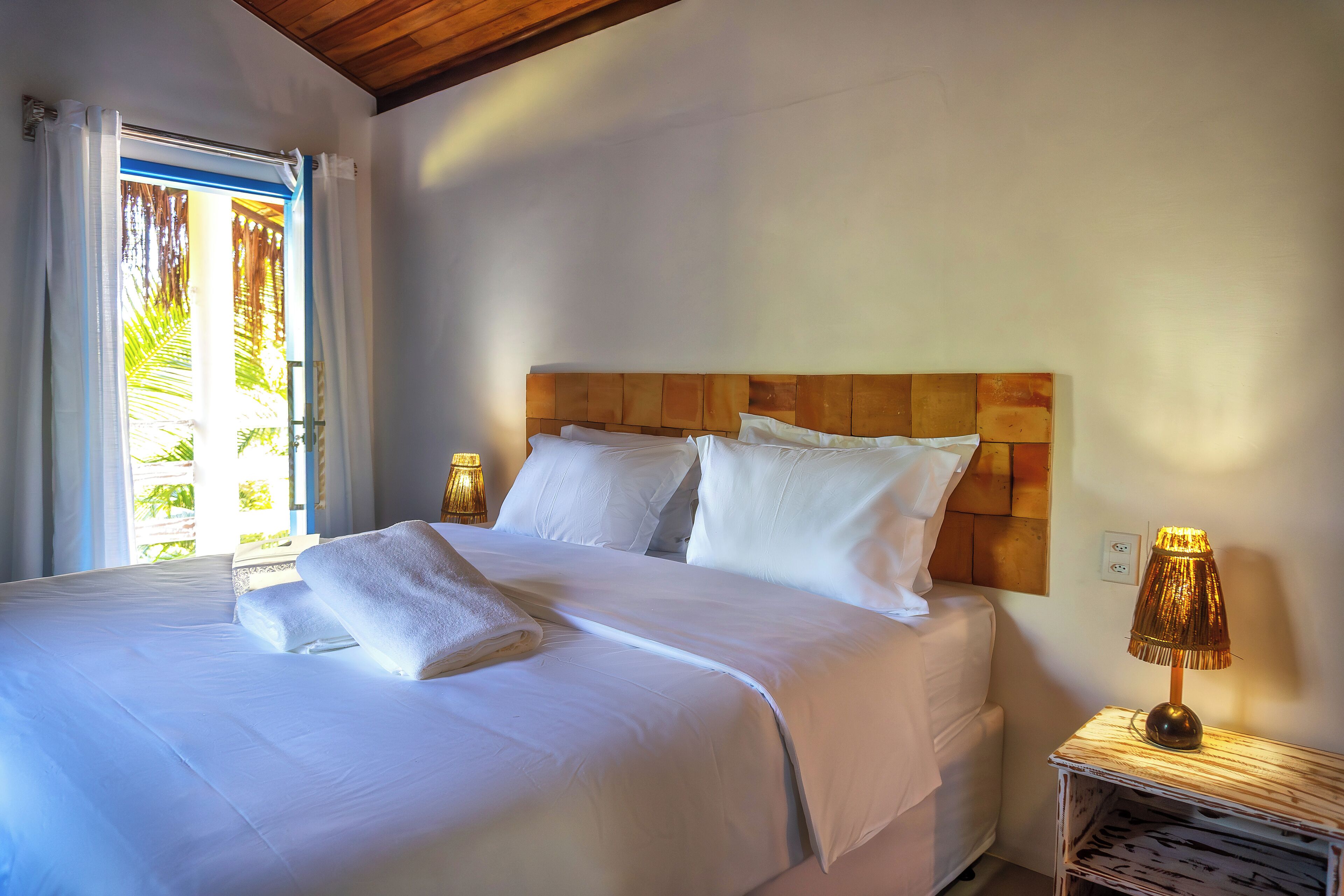 Deluxe Room | Iron/ironing board, free WiFi, bed sheets