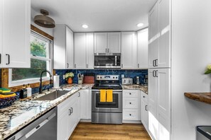 Frigorífic, microones, forn i placa de cuina 