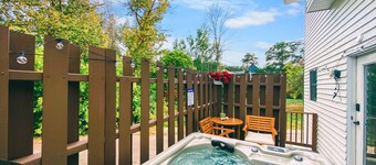 #1 Downtown Winter Retreat âą Cozy Hot Tub + Pets