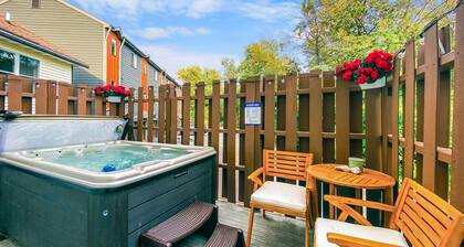 #1Downtown Spot | Walk to Beach, Hot Tub & Pets OK