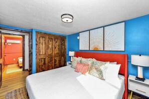 4 bedrooms, desk, iron/ironing board, travel cot