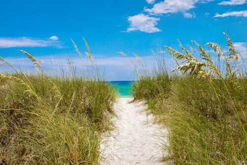 Bougie Buffalo: Private beach steps away, Heated pool, Golf cart, Game room