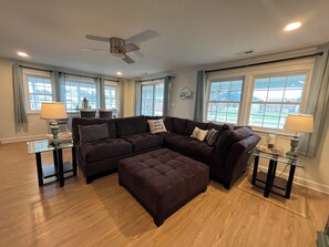 Smart TV, books - Charming 3-bedroom house located in the heart of downtown Salter Path (Atlantic Beach)