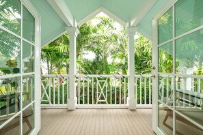 Property grounds - COCONUT COTTAGE- Island Vibes & Cozy Stays W/ Pool & Parking - OLD TOWN KEY WEST (Key West)