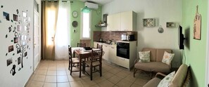 Smart TV - Cozy 2-bedroom apartment (sleeps 5) pets allowed. (Palermo)
