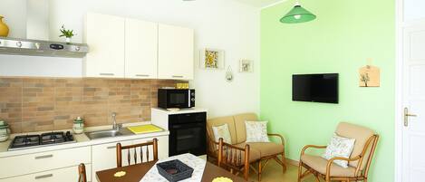 Kühlschrank, Mikrowelle, Ofen, Herdplatte