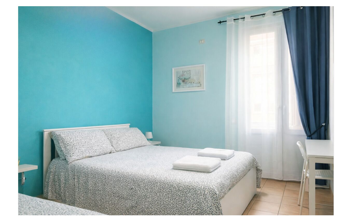 2 室のベッドルーム、デスク、アイロン / アイロン台、旅行用ベビーベッド