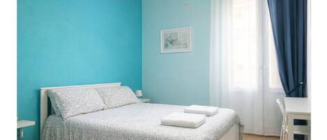 2 bedrooms, desk, iron/ironing board, travel crib