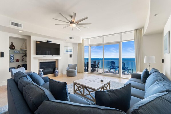 Condo, Multiple Beds (Turquoise D806) | Living area