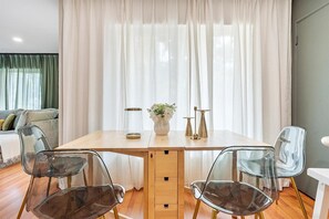 Dining - Modern Lush Green Escape (Fort Lauderdale)