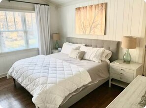 2 bedrooms, desk, WiFi