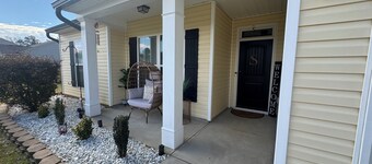3 bedrooms WiFi! Location is 12 mins from downtown and 20 mins from the Masters!