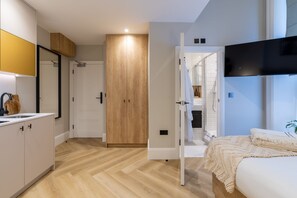 1 bedroom, desk, iron/ironing board, free WiFi
