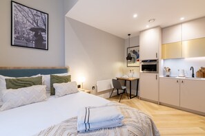 1 habitación, escritorio, tabla de planchar con plancha y wifi gratis 