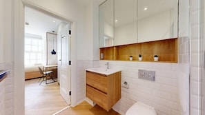 Shower, hair dryer, towels