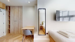 1 bedroom, desk, iron/ironing board, free WiFi